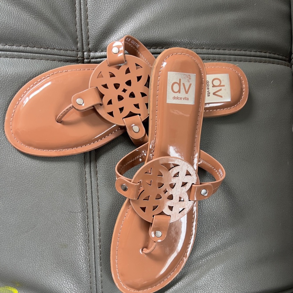 Dolce Vita Glossy Tan Laser-Cut Medallion Sandals